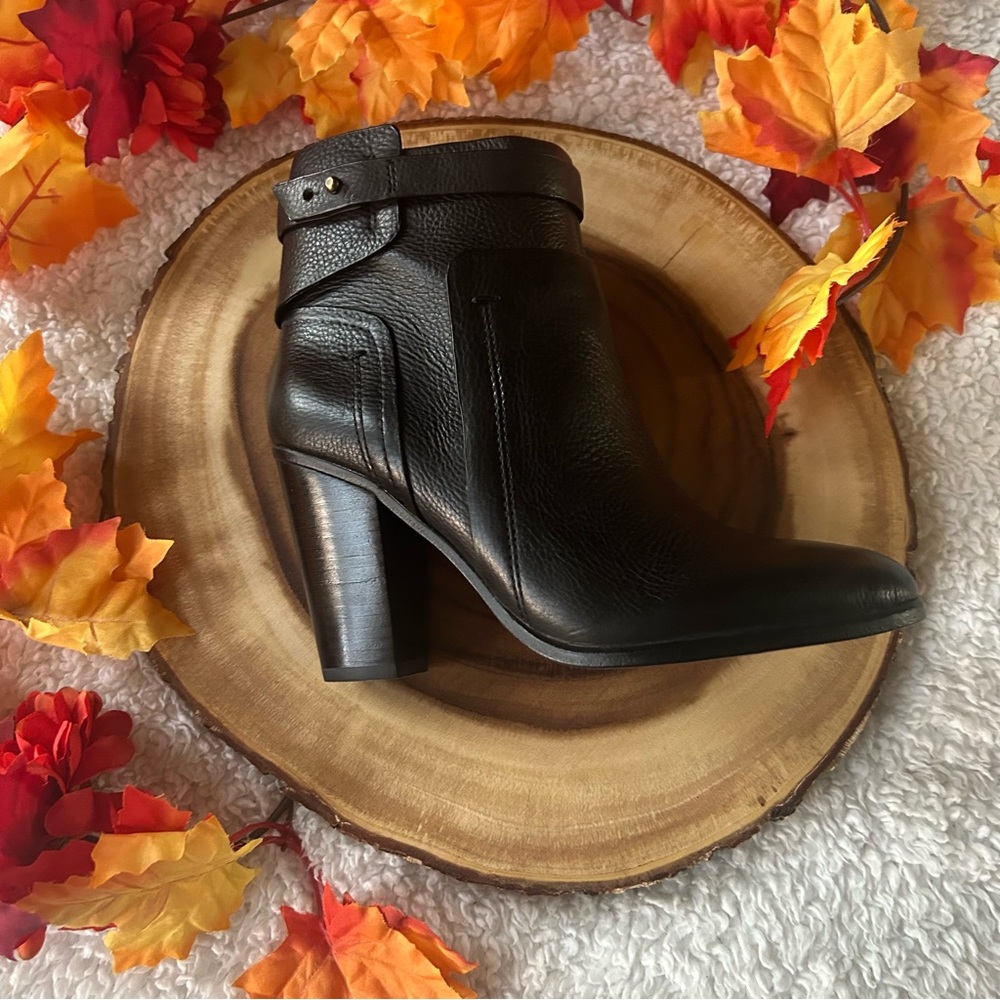 Vince Camuto Faythe Black Leather Ankle Bootie Women’s 7M Heel